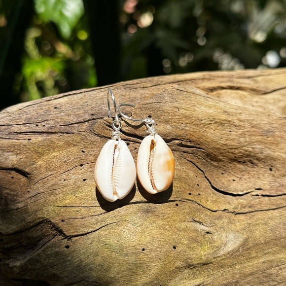 Handmade Jewelry - Eastern cowrie Shell Drop Earrings Puerto Rico